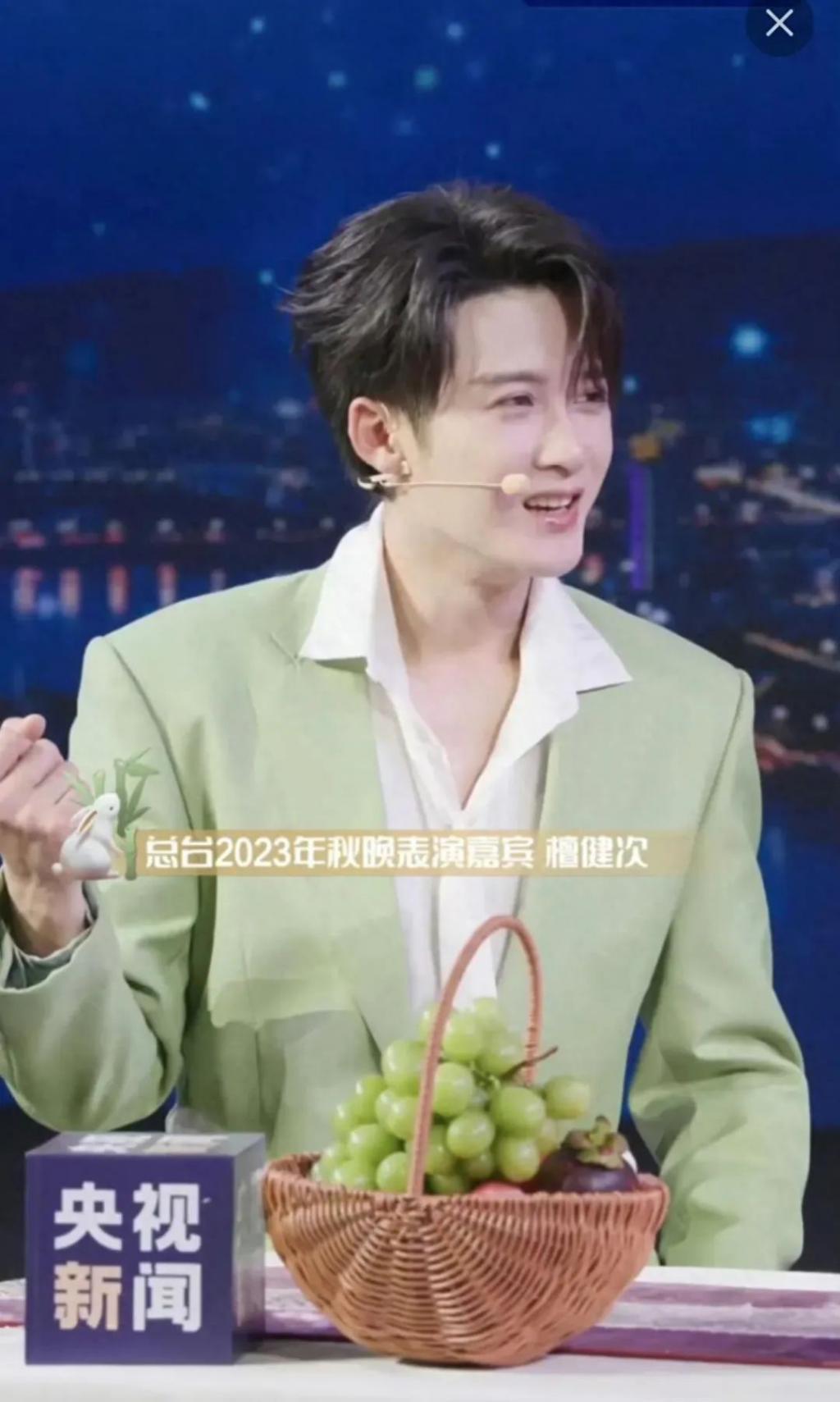 央视中秋晚会邀请明星曝光，网友：为啥不请刀朗？