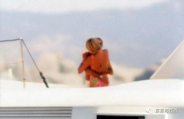 戴妃生前男友追她16年，车祸时用身体护住了她，他是不是唯一真心的情人？