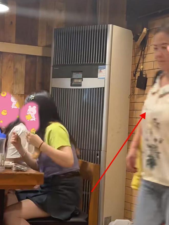 章子怡夫妇携子女外出用餐，一人带一娃超有爱，汪峰近状胖了不少