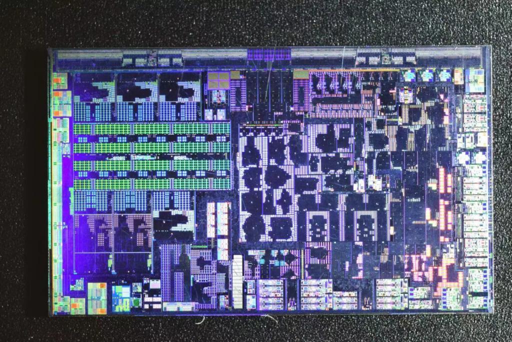 Zen 4   Zen 4c 核心，AMD Phoenix 2 CPU 模具曝光