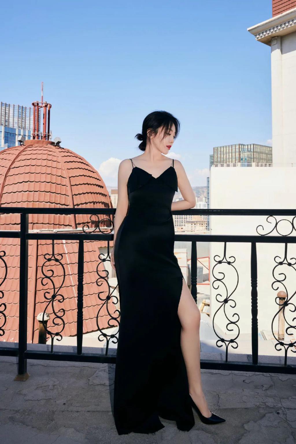 受不了，疯成这样没人管管？