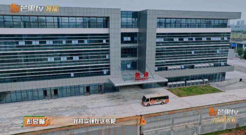 逃了四年，狠人杨幂终于成了哭包