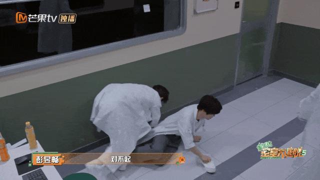 逃了四年，狠人杨幂终于成了哭包