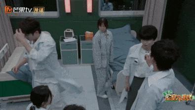 逃了四年，狠人杨幂终于成了哭包