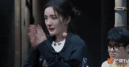 逃了四年，狠人杨幂终于成了哭包