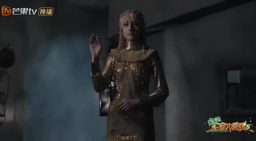 逃了四年，狠人杨幂终于成了哭包