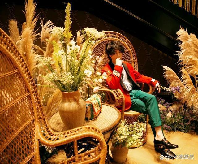 华晨宇演唱会大屏背景是恶评，网友：风评和舆论不是能轻易改变的