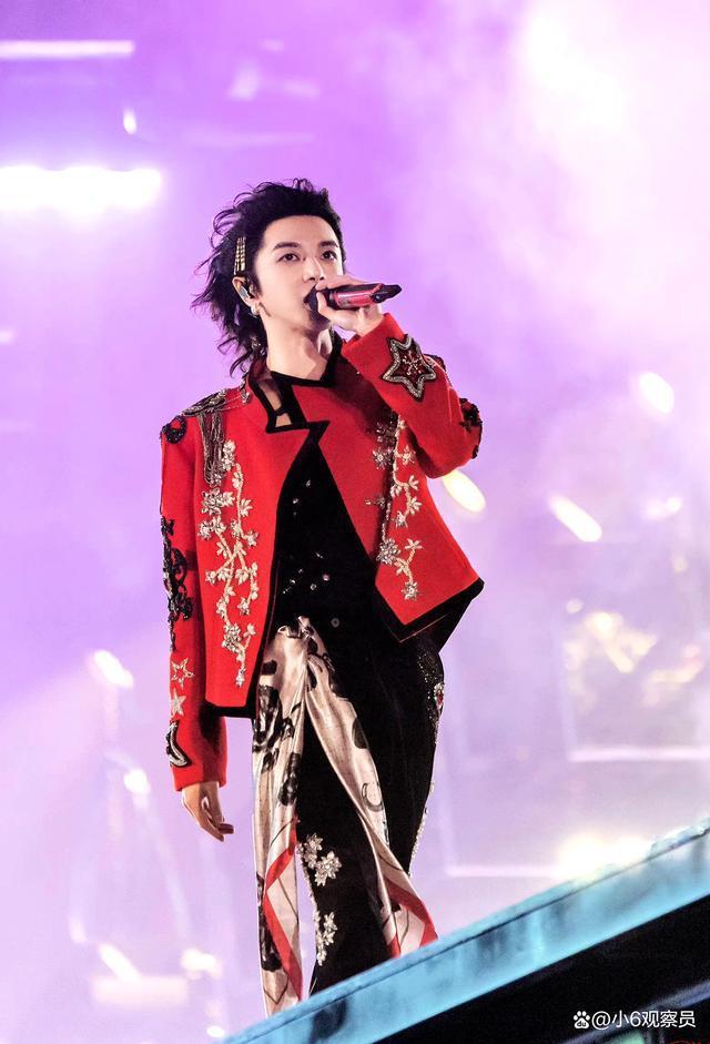 华晨宇演唱会大屏背景是恶评，网友：风评和舆论不是能轻易改变的