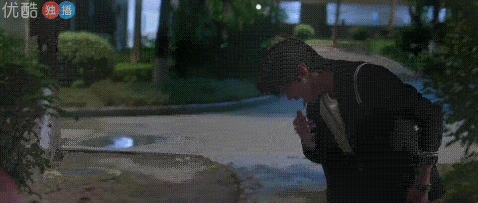 他俩谈恋爱，我百看不厌