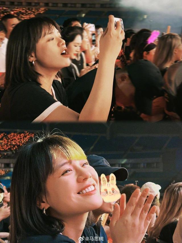 马思纯现身李荣浩演唱会 化身小迷妹在台下合唱拍照