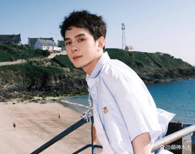 李佳琦掉粉11万！深夜道歉还删评论，网友开扒品牌方遭殃