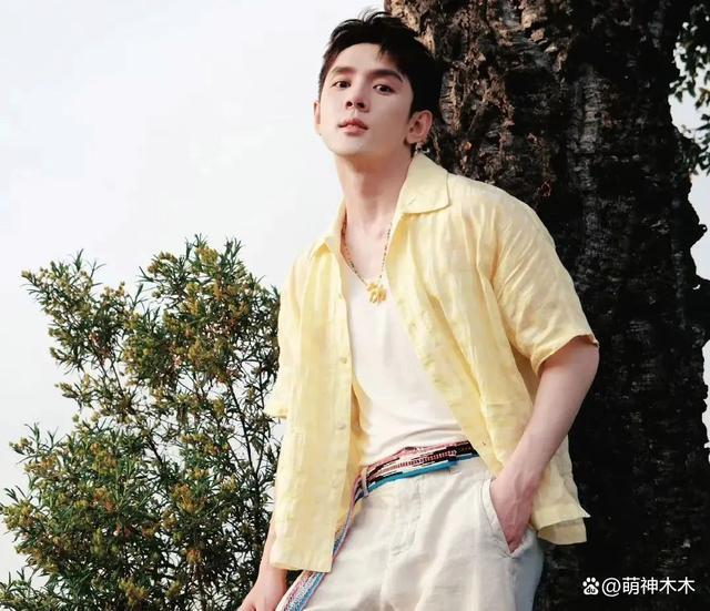 李佳琦掉粉11万！深夜道歉还删评论，网友开扒品牌方遭殃