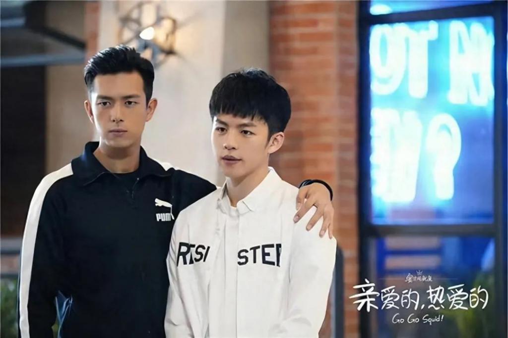 男星官宣恋情！女方给其投资拍电影，被曝曾和65岁富豪生子