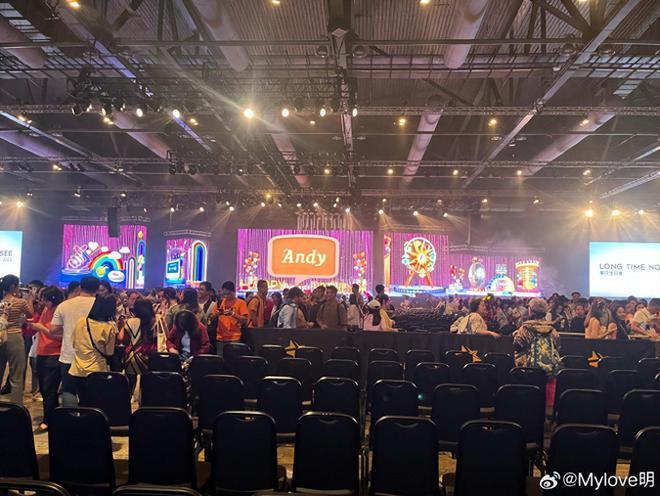 刘德华开生日会分享妻女照片 半个香港娱乐圈到场