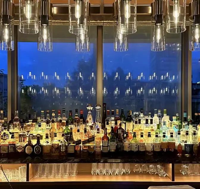 “内娱第一富婆”李湘退休：70套房子，5000亿身家？