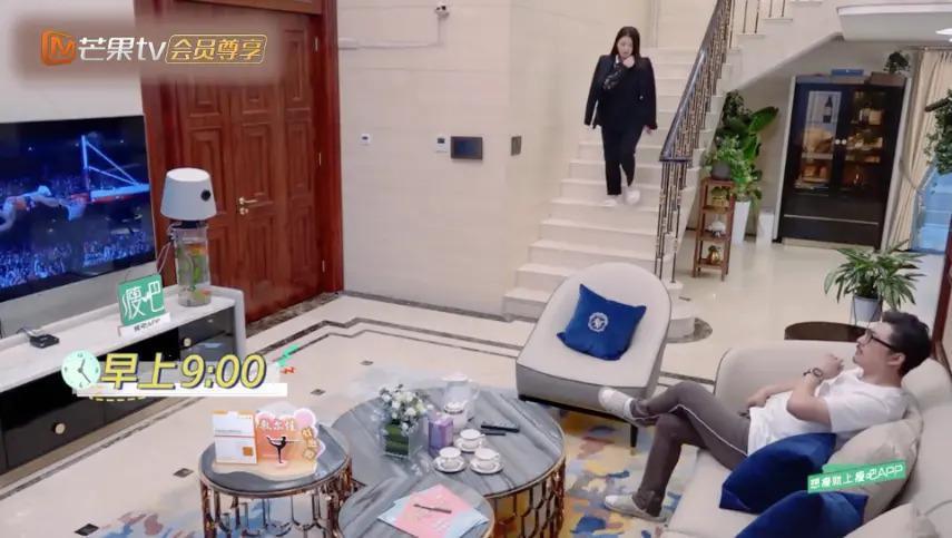 “内娱第一富婆”李湘退休：70套房子，5000亿身家？