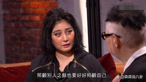 何超仪再谈丈夫病危入院，担心陈子聪无法接受现实至今隐瞒