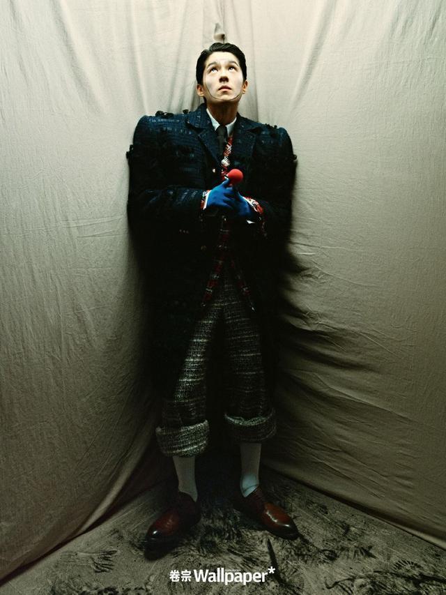 刘昊然怪诞乐园大片释出 红鼻子小丑造型俊朗顽皮