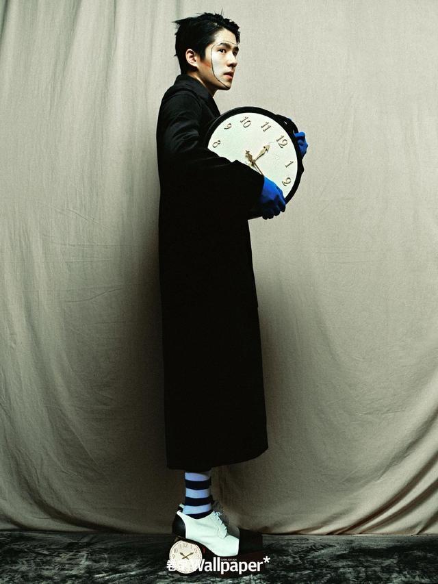 刘昊然怪诞乐园大片释出 红鼻子小丑造型俊朗顽皮