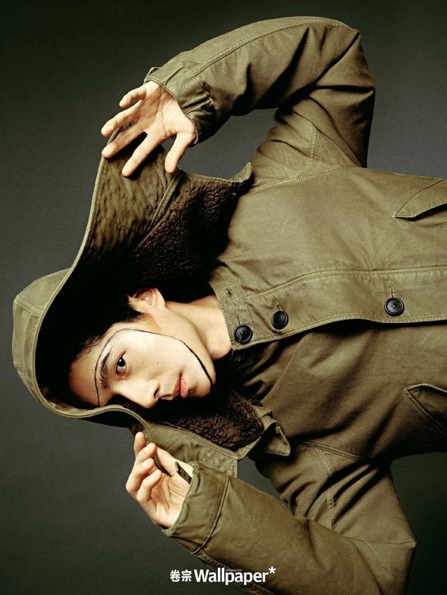 刘昊然怪诞乐园大片释出 红鼻子小丑造型俊朗顽皮