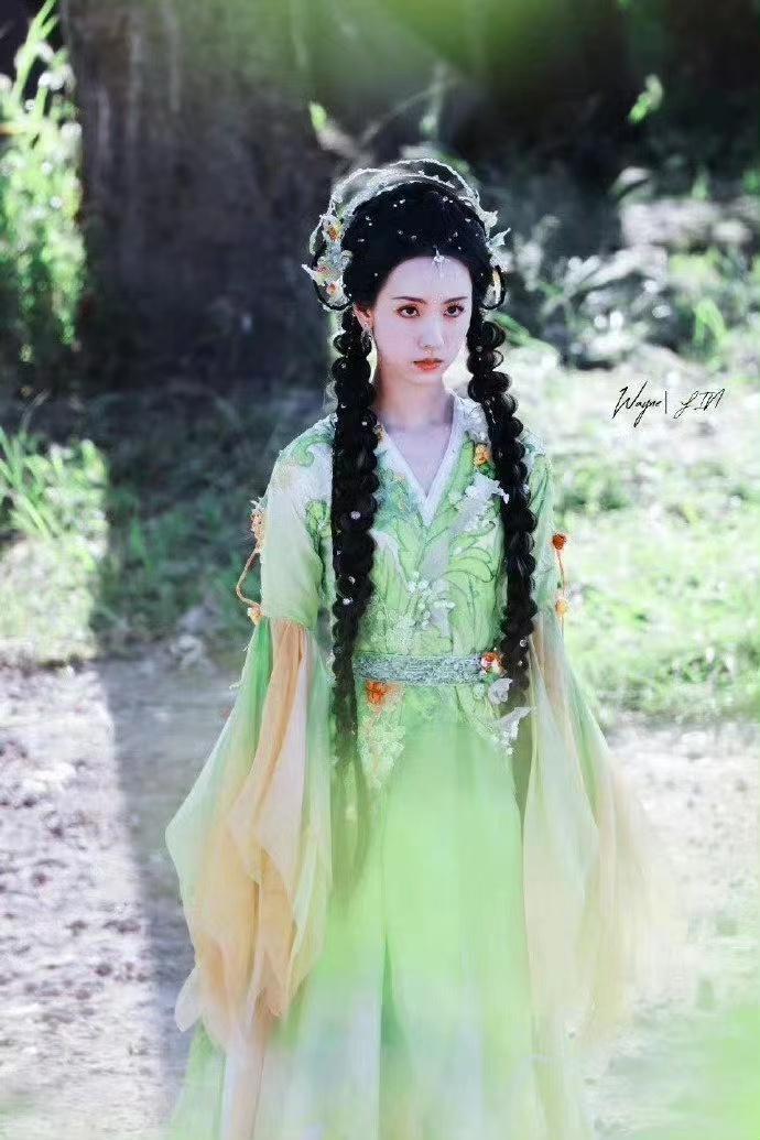 艳压女主，新晋小花这下彻底红了？