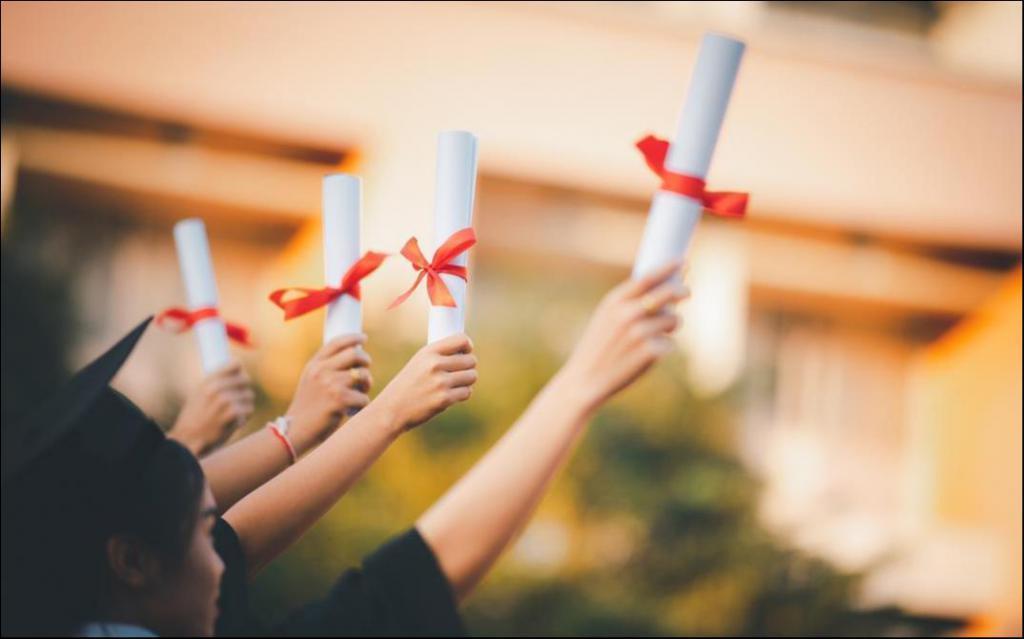 东南亚“卷”博：不读职场歧视，读了学历歧视