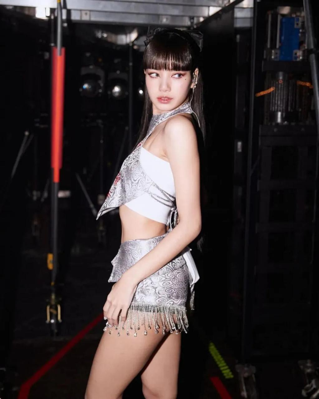 Lisa“疯马秀脱衣舞”门票被抢光，粉丝们破防了
