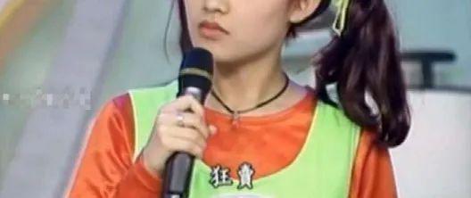 从影后到魔女，剃寸头打舌环，46岁的她活成这样…..