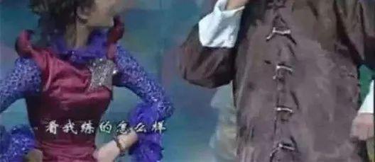 从影后到魔女，剃寸头打舌环，46岁的她活成这样…..