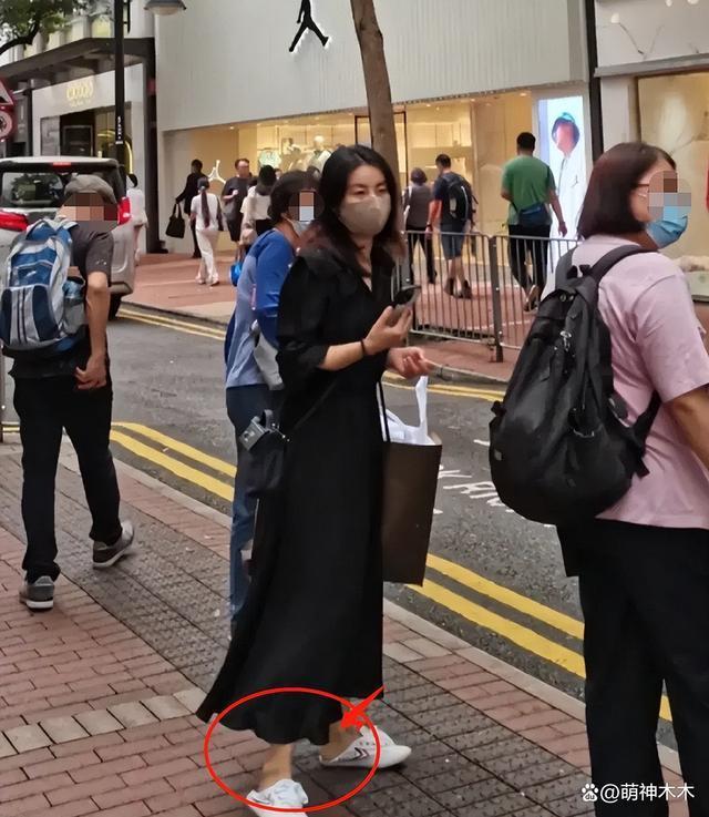 79眉笔不贵，碎钻不值钱，看完懂了郭晶晶用5毛皮筋多宝贵
