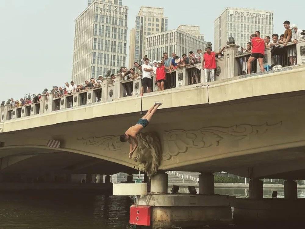 狮子林桥，疯狂的跳水和荒诞的流量