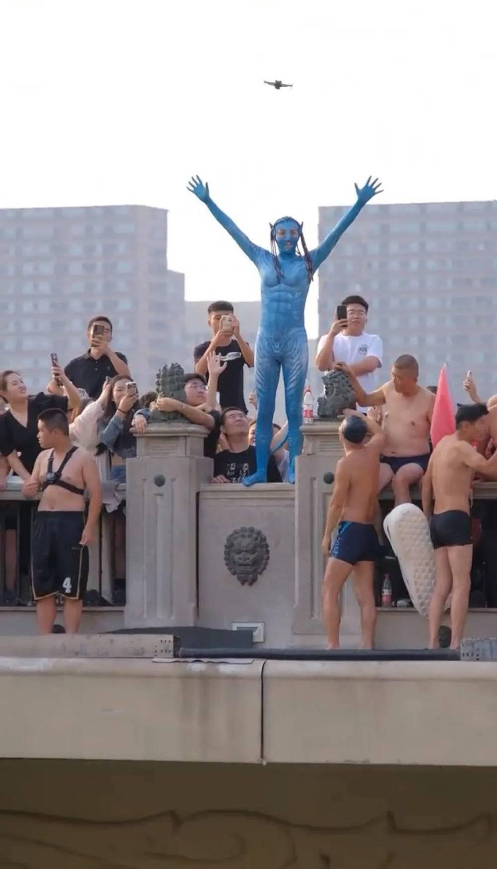 狮子林桥，疯狂的跳水和荒诞的流量