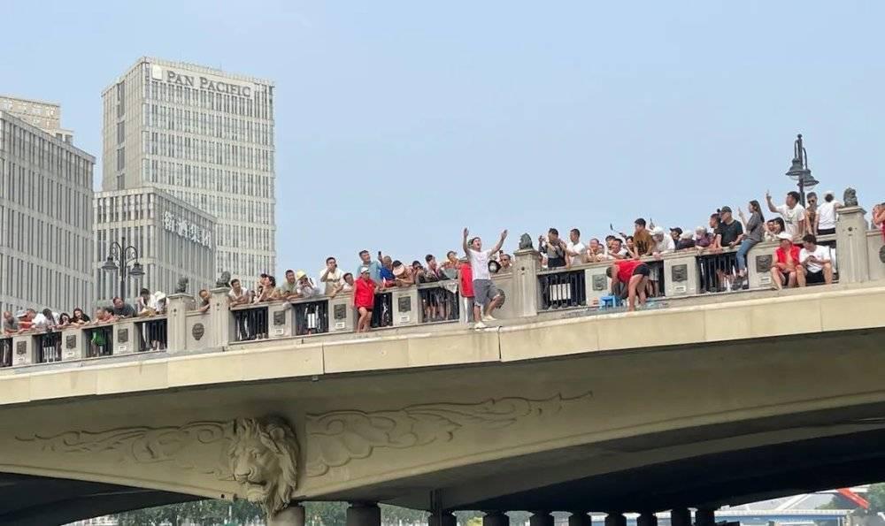 狮子林桥，疯狂的跳水和荒诞的流量