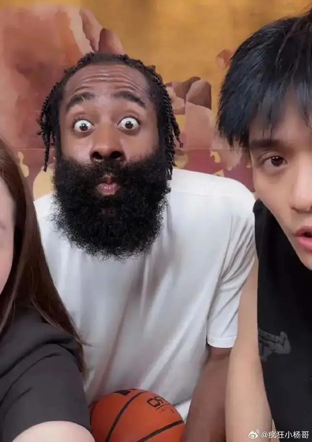 疯狂的小杨哥：纳税2亿，玩命赚钱