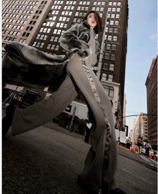 纽约这一晚：戚薇霸气，秦岚惊艳！但50岁的影后才是顶配