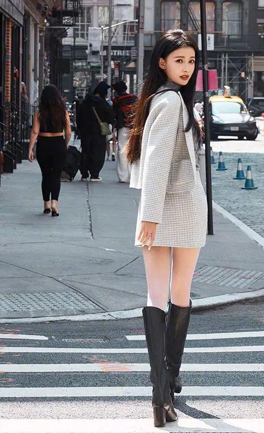 纽约这一晚：戚薇霸气，秦岚惊艳！但50岁的影后才是顶配