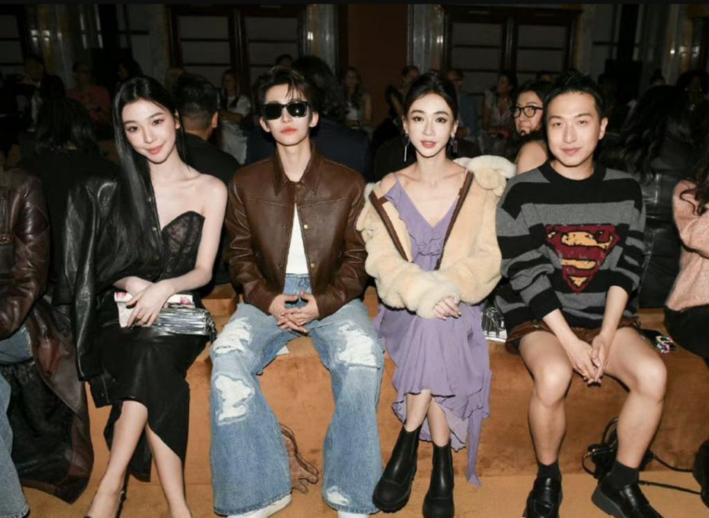 纽约这一晚：戚薇霸气，秦岚惊艳！但50岁的影后才是顶配