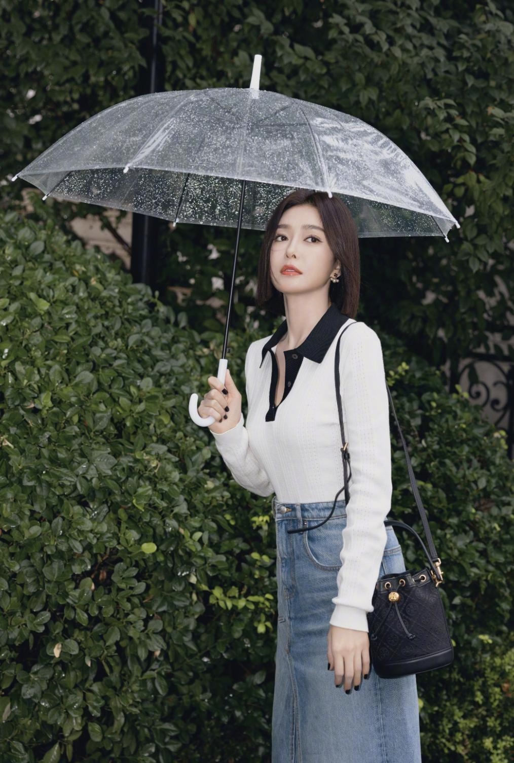 纽约这一晚：戚薇霸气，秦岚惊艳！但50岁的影后才是顶配