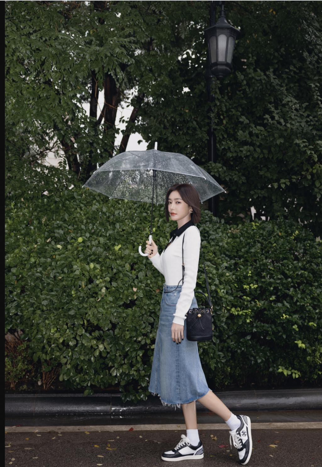 纽约这一晚：戚薇霸气，秦岚惊艳！但50岁的影后才是顶配