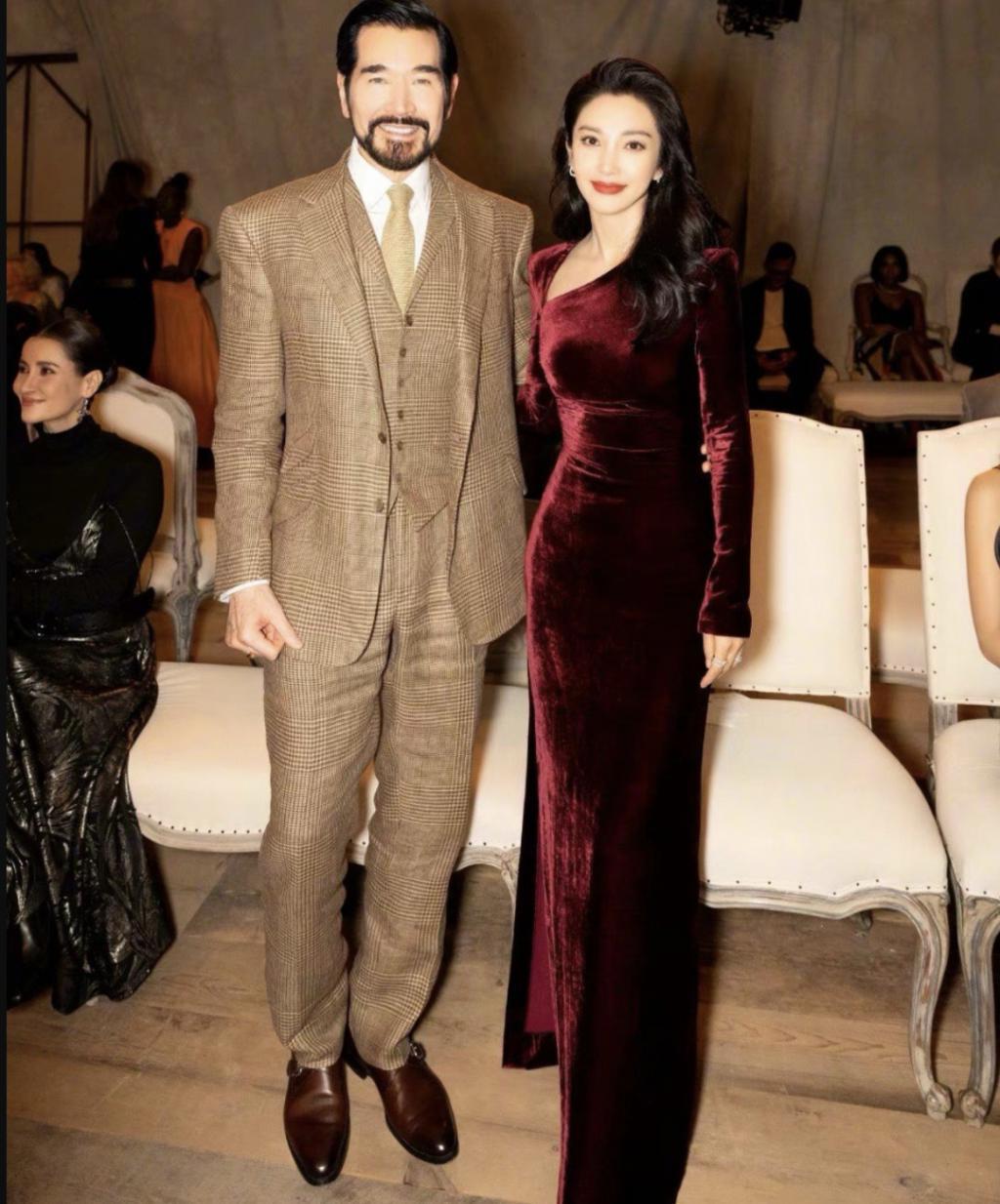 纽约这一晚：戚薇霸气，秦岚惊艳！但50岁的影后才是顶配