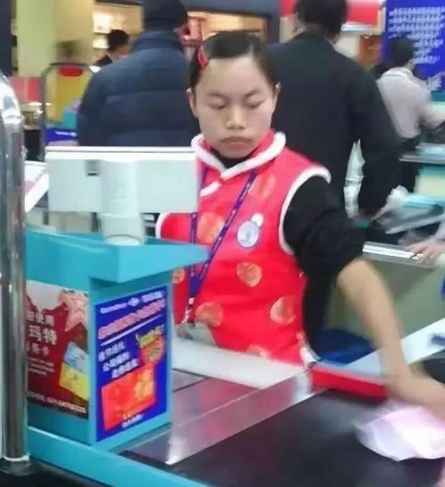 从柜哥到主播，被网络力捧的李佳琦失去靠山后，终是翻车了