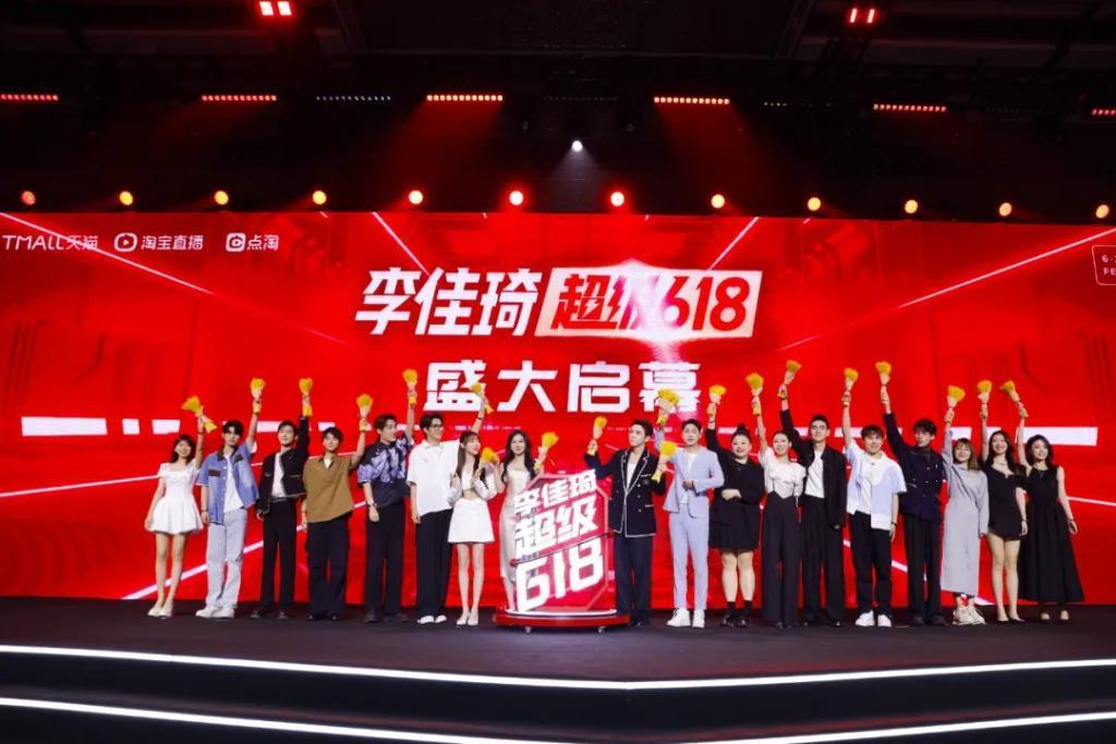 被骂到热搜第一的李佳琦，或许早就需要离开直播了。