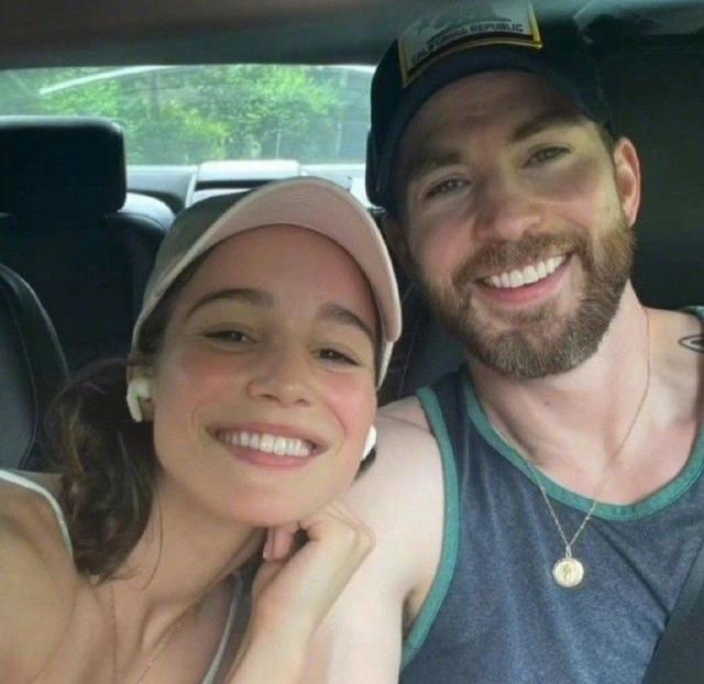 寡姐等受邀出席美队婚礼 携丈夫与小罗伯特·唐尼聚餐