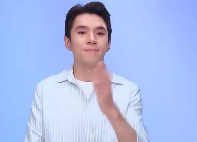 李佳琦前脚落泪道歉后脚开心带货 被嘲鳄鱼的眼泪