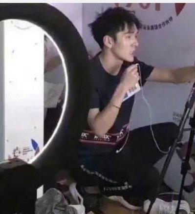 得罪金主，他算是到头了？