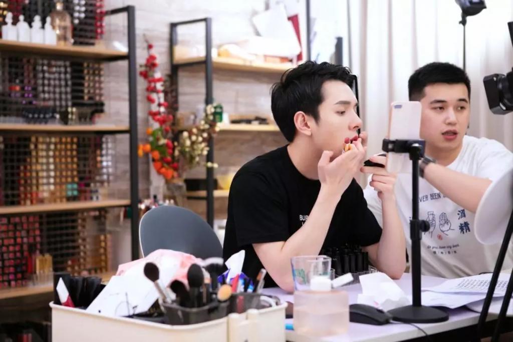 李佳琦：18亿到手，初心变了？