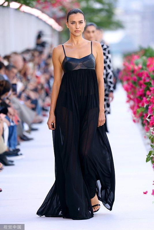 2024春夏纽约时装周秀场 国模刘雯华依澜李禾佳领衔