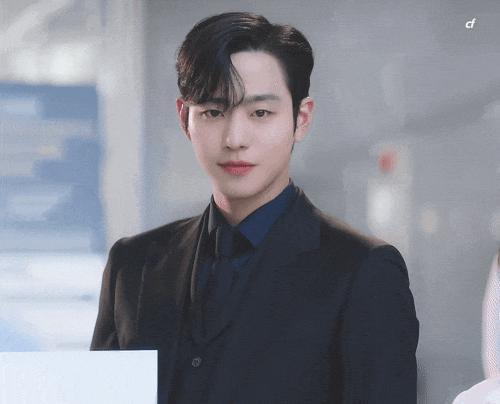 颜狗暴击！他什么时候肿成这样了？