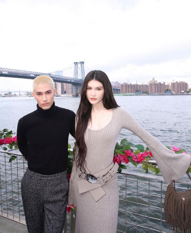 好养眼！何穗米卡富永爱现身纽约时装周同框状态佳