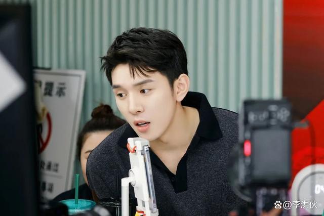 请把影帝奖杯，颁给李佳琦！